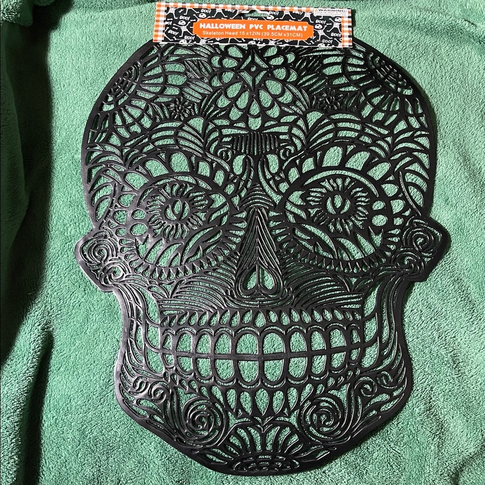 2 Black and 2 Silver Halloween Skull Placemats NWT
